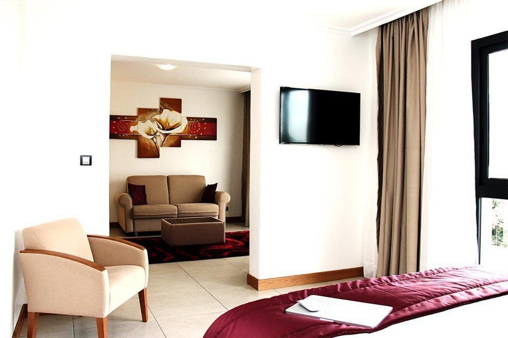 Star Land Hotel Bonapriso ดูอาลา ภายนอก รูปภาพ