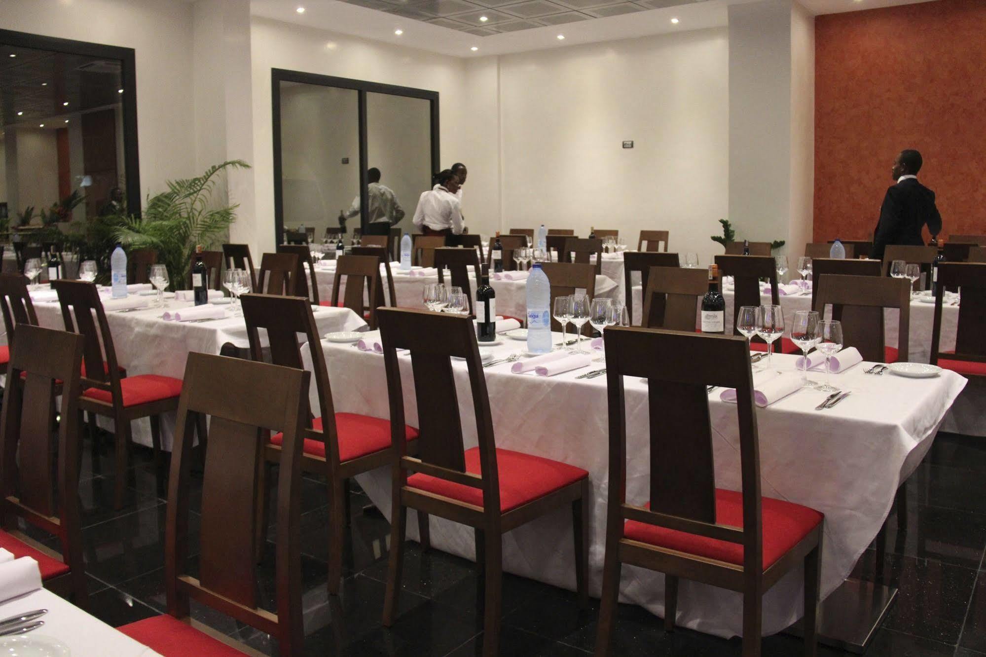 Star Land Hotel Bonapriso ดูอาลา ภายนอก รูปภาพ