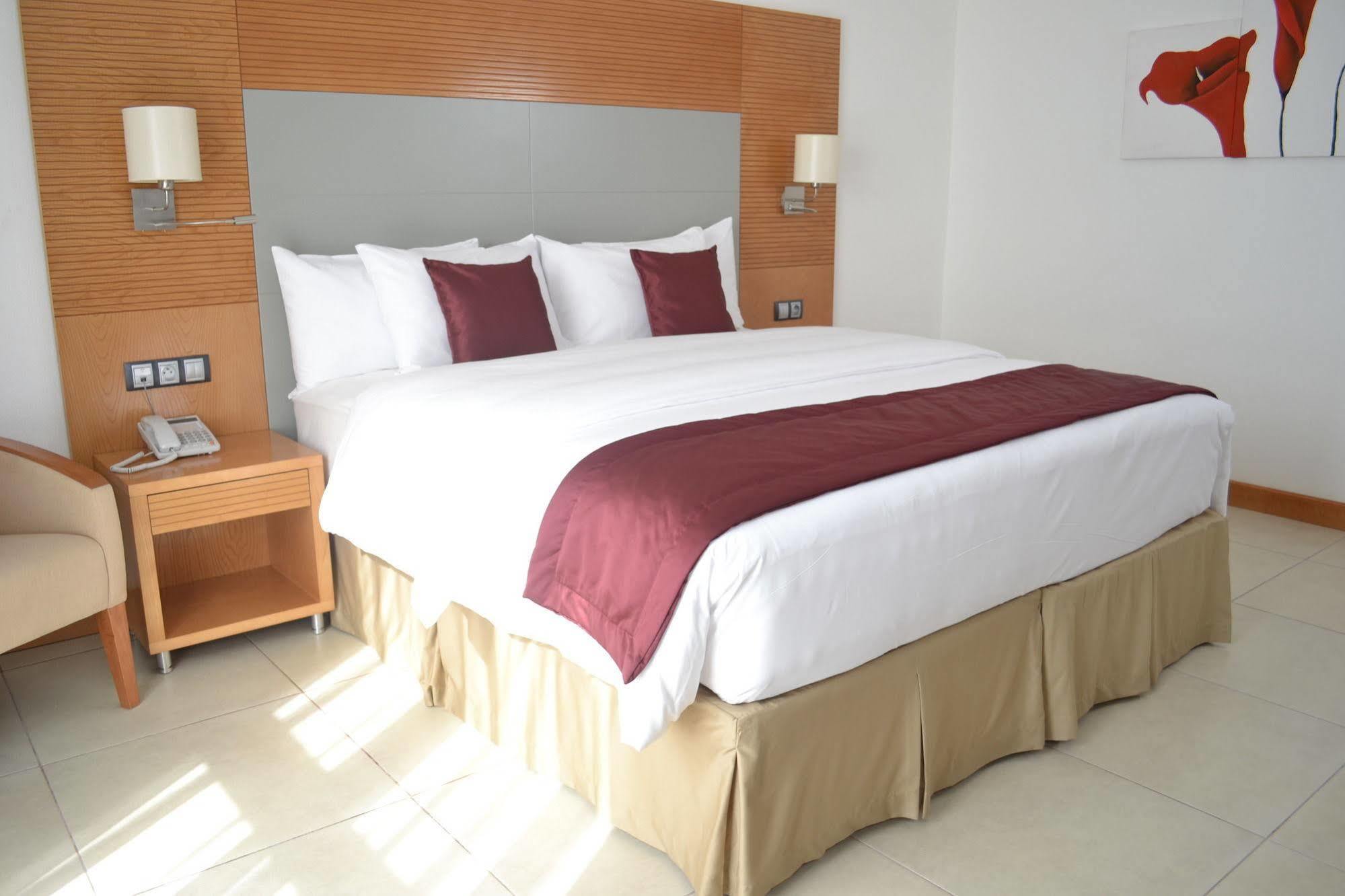 Star Land Hotel Bonapriso ดูอาลา ภายนอก รูปภาพ