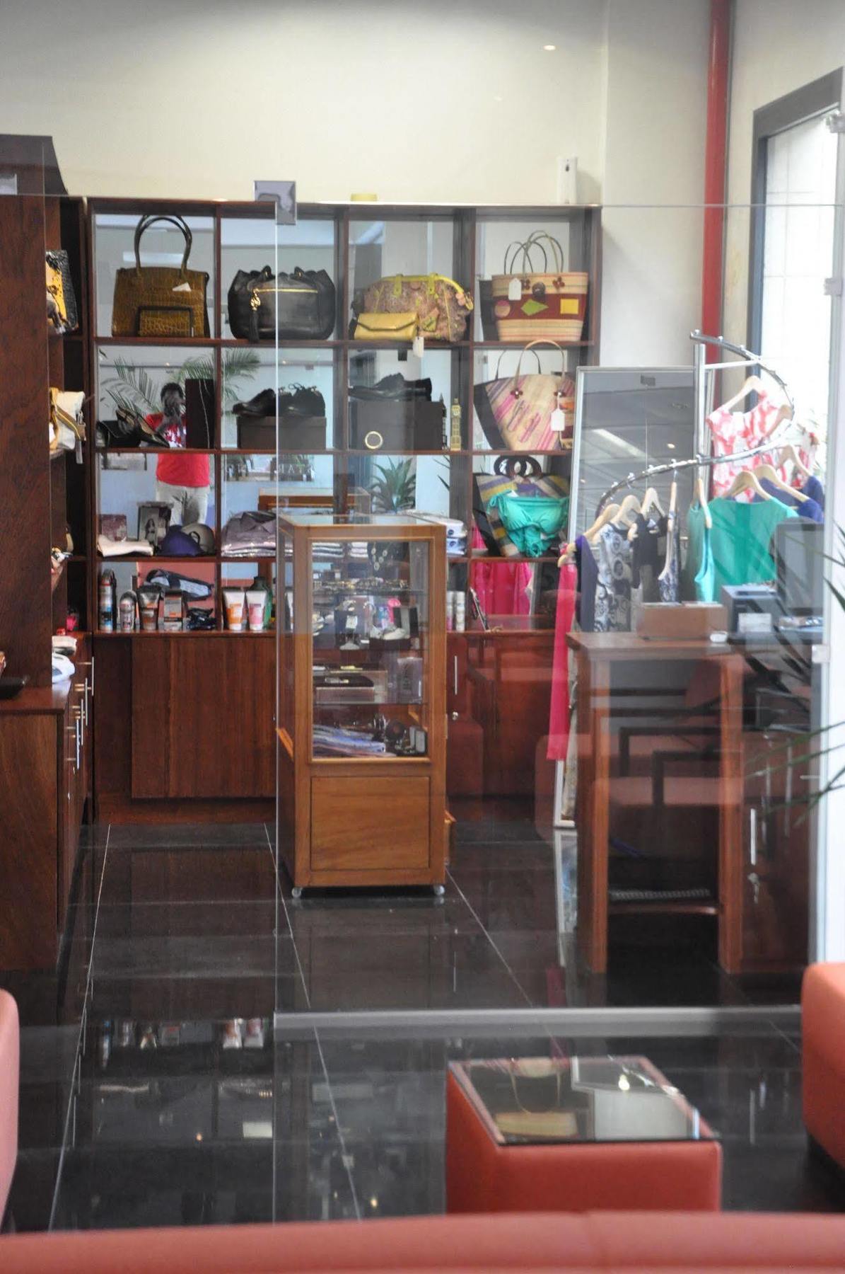 Star Land Hotel Bonapriso ดูอาลา ภายนอก รูปภาพ